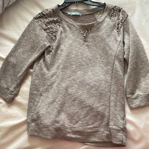 3/4 sleeve medium Maurice’s shirt! Grayish color. Hardly worn!